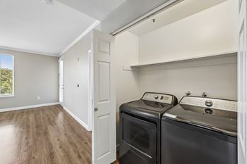 Full size washer/dryer in-unit